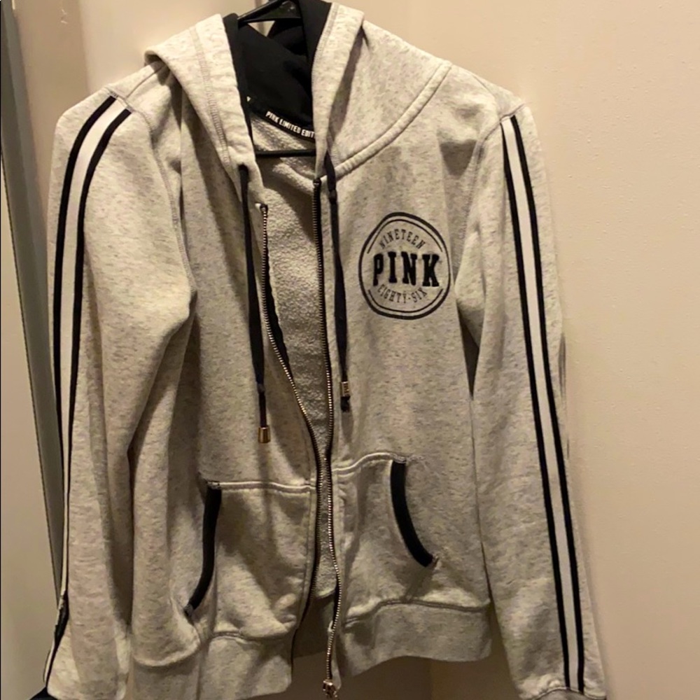 zip up sweater